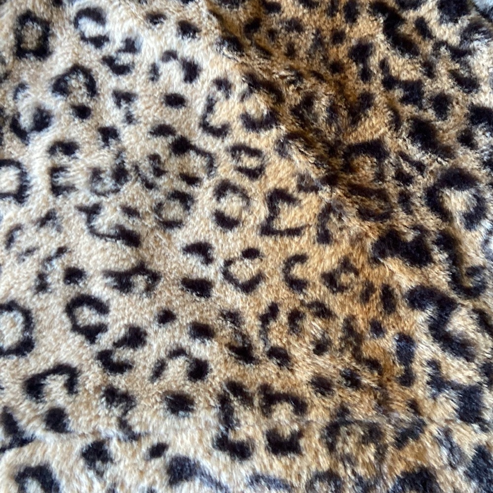 Women’s animal print sweatshirt! - Picture 3 of 5